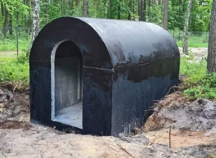 Betonový zahradní sklípek zapuštěný do země na pozemku klienta v Havlíčkův Brod